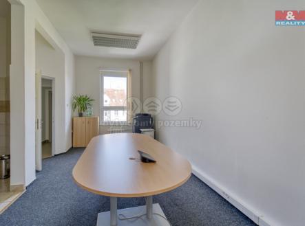 Pronájem kanceláře, 786 m²