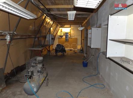 Pronájem - skladovací prostor, 360 m²