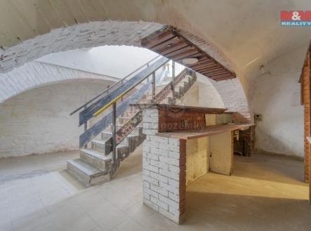 Pronájem - restaurace, 184 m²
