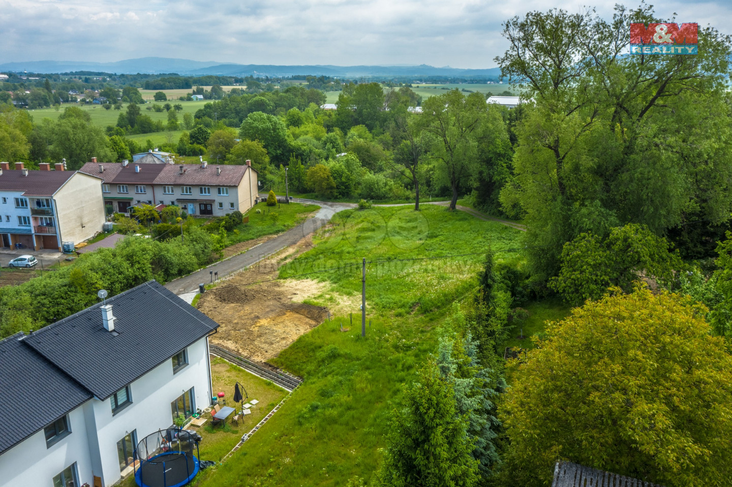Pohled na pozemek