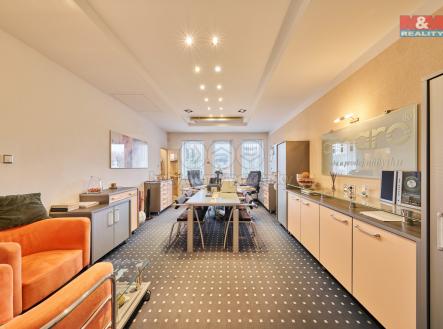 Pronájem obchodní prostor, 327 m²