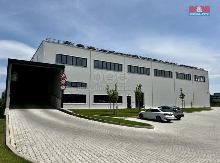Pronájem - skladovací prostor, 900 m²