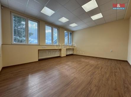 Pronájem - kanceláře, 240 m²