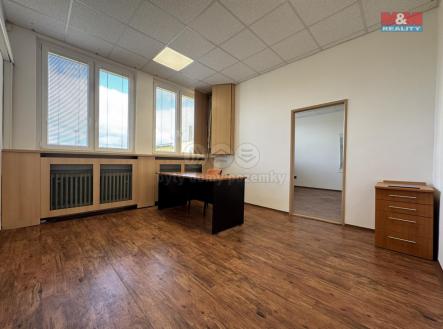 Pronájem - kanceláře, 240 m²