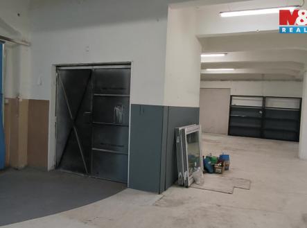 Pronájem výrobní prostor, 821 m²