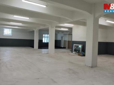 Pronájem výrobní prostor, 821 m²
