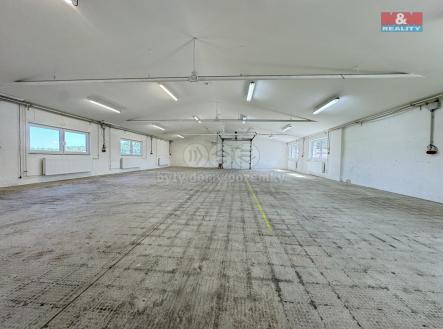 Pronájem - skladovací prostor, 427 m²