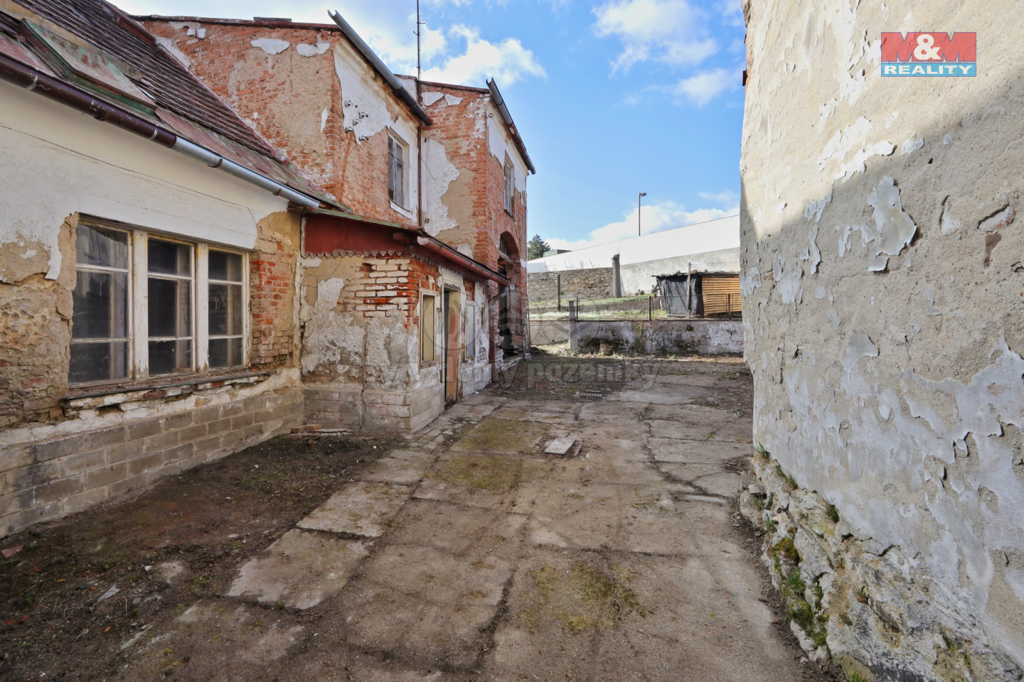 pohled na zadní trakt objektu