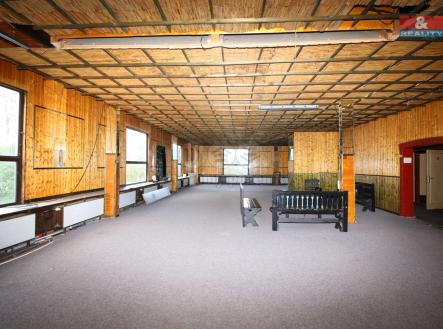 Pronájem - obchodní prostor, 450 m²