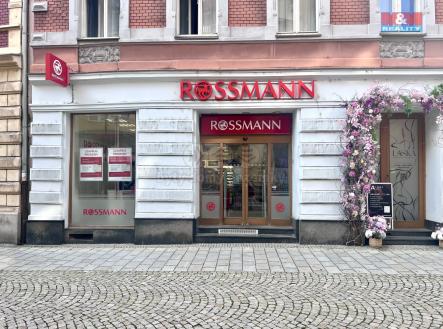 Pronájem - obchodní prostor, 252 m²