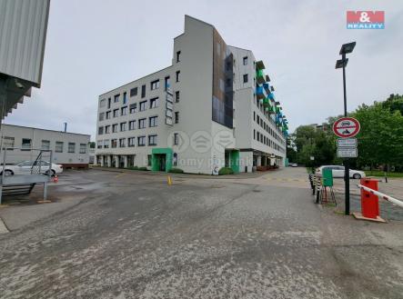 Pronájem kanceláře, 486 m²