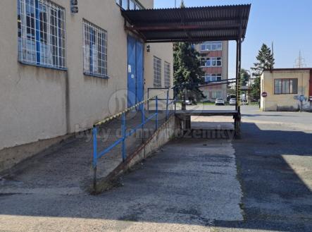 Pronájem - skladovací prostor, 622 m²