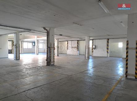 Pronájem - skladovací prostor, 622 m²