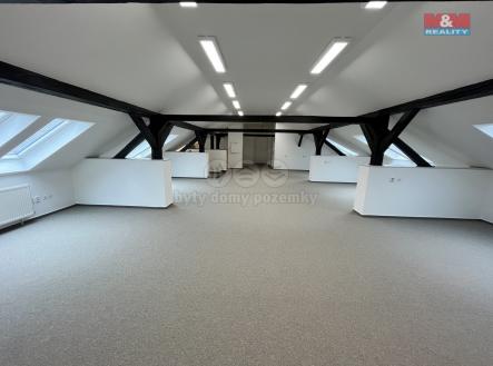 Pronájem kanceláře, 277 m²