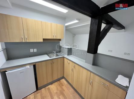 Pronájem kanceláře, 277 m²