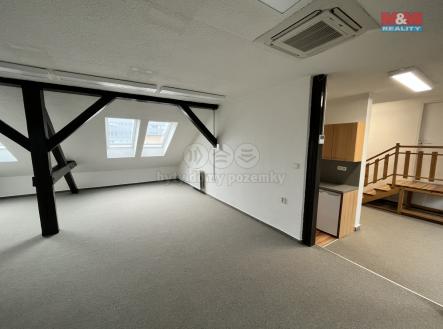 Pronájem kanceláře, 122 m²