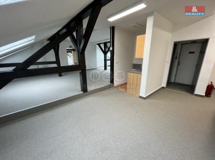 Pronájem kanceláře, 122 m²