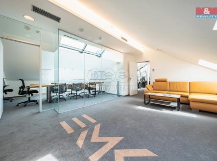 Pronájem kanceláře, 194 m²