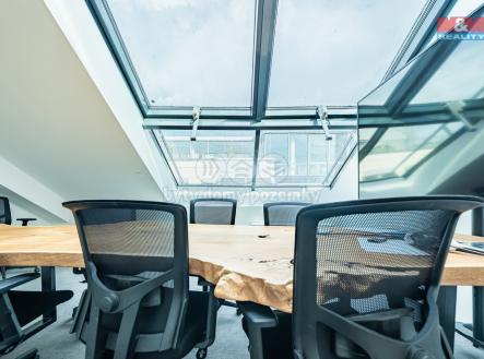 Pronájem kanceláře, 194 m²