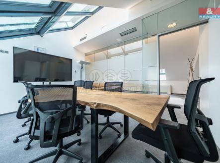 Pronájem kanceláře, 194 m²