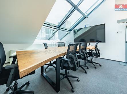 Pronájem kanceláře, 194 m²