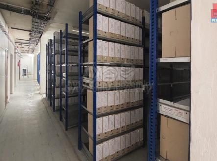 Pronájem - obchodní prostor, 450 m²