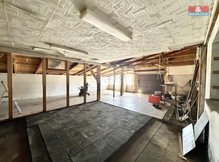 Pronájem obchodní prostor, 300 m²