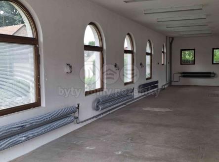 Pronájem skladovací prostor, 120 m²