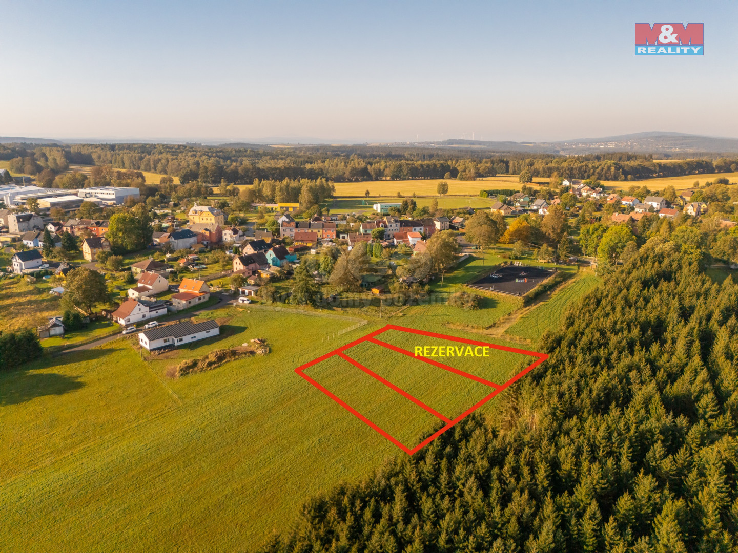 Jeden pozemek rerzevace drué foto.jpg