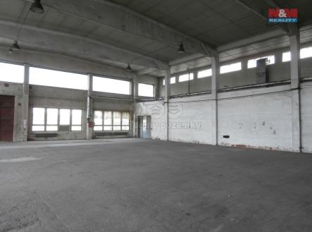 Pronájem skladovací prostor, 1 600 m²