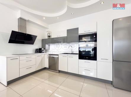 Pronájem - dům/vila, 230 m²