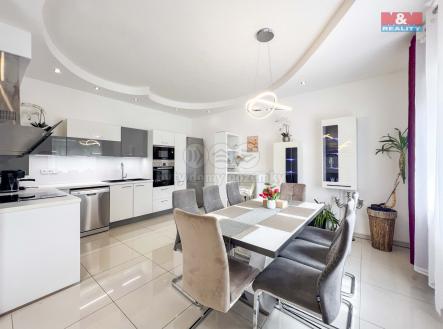 Pronájem - dům/vila, 230 m²