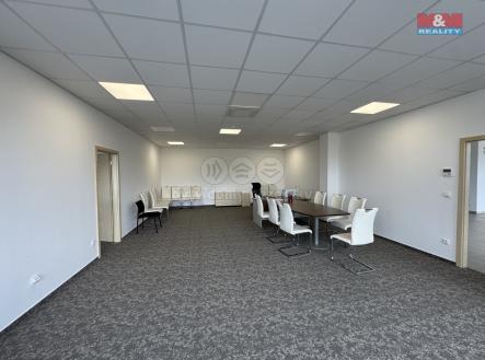 Pronájem - kanceláře, 465 m²