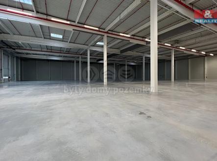 Pronájem skladovací prostor, 500 m²
