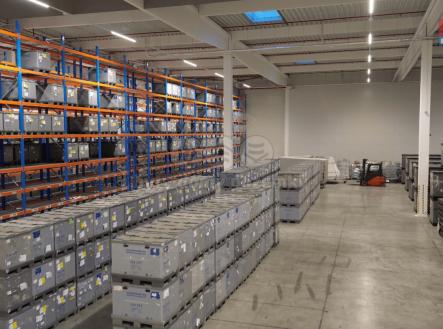Pronájem skladovací prostor, 500 m²