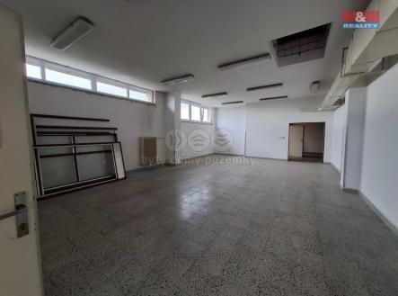 Pronájem obchodní prostor, 484 m²