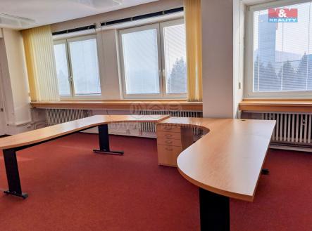 Pronájem kanceláře, 288 m²