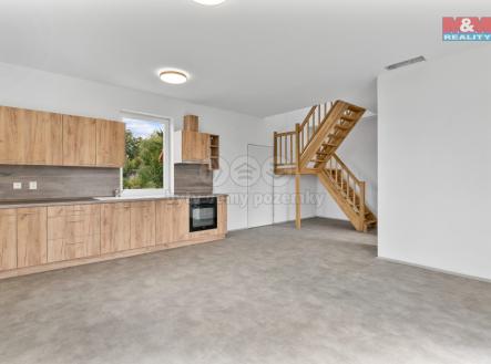 Pronájem - dům/vila, 160 m²