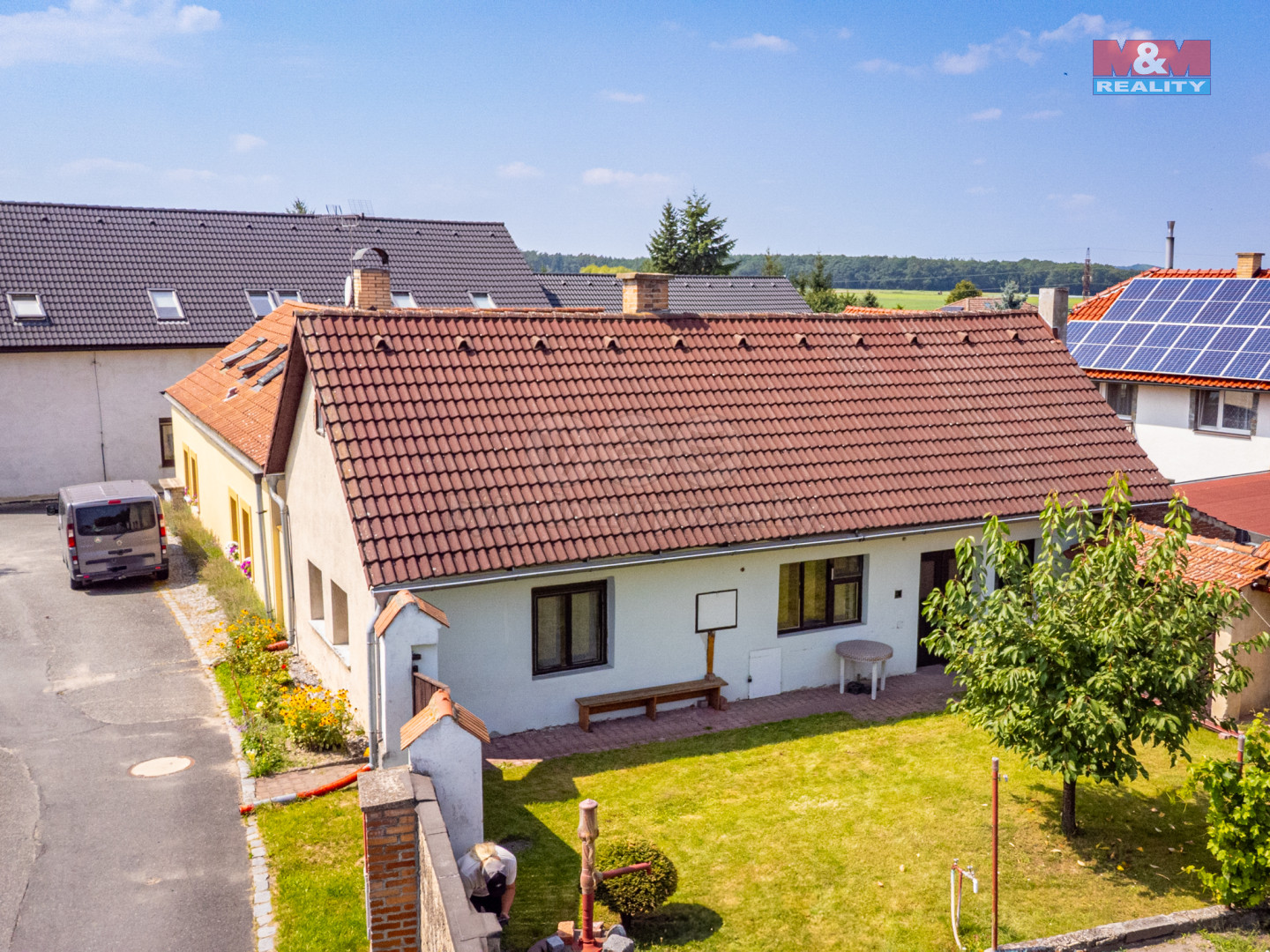 RODINNY DUM VELENKA DRON.jpg