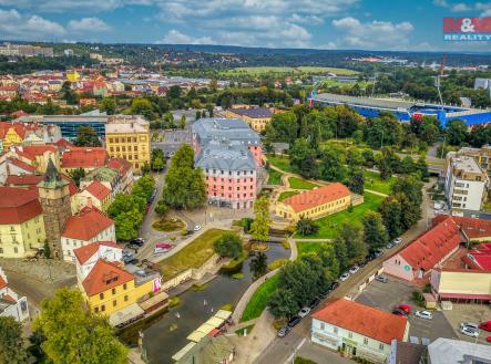 Pronájem - obchodní prostor, 330 m²