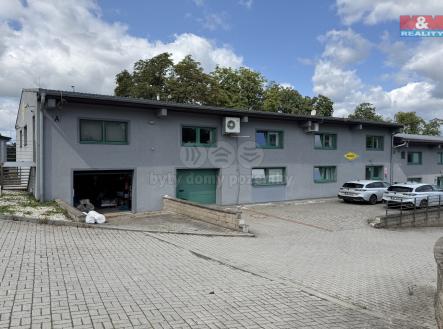 Pronájem kanceláře, 374 m²