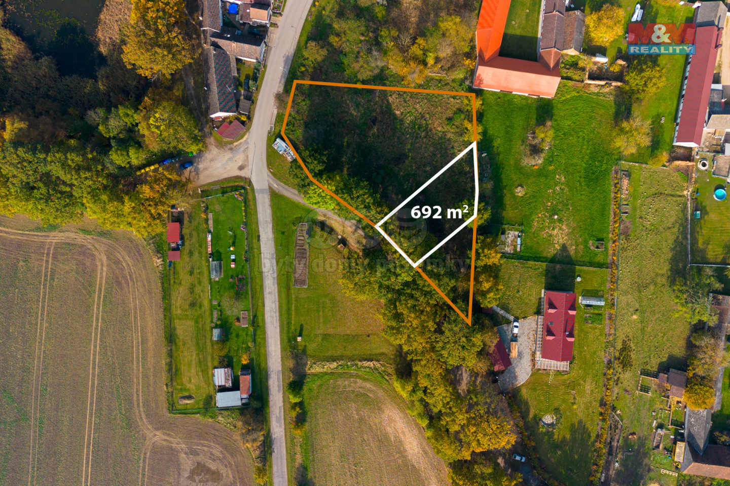 pozemek_692.jpg