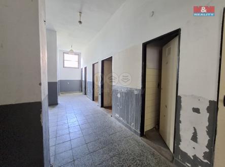 Pronájem obchodní prostor, 828 m²