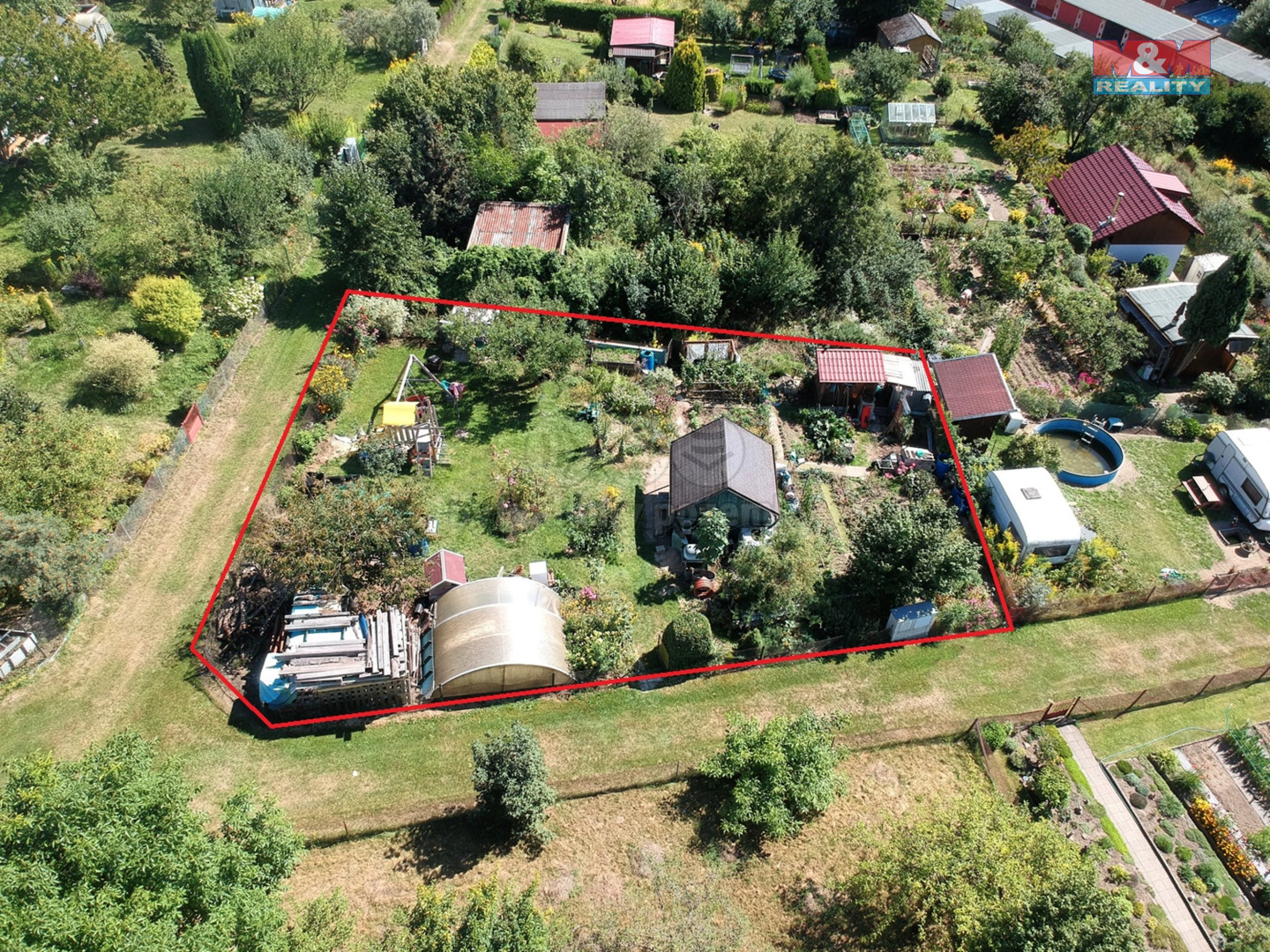 zakreslený pozemek.jpg