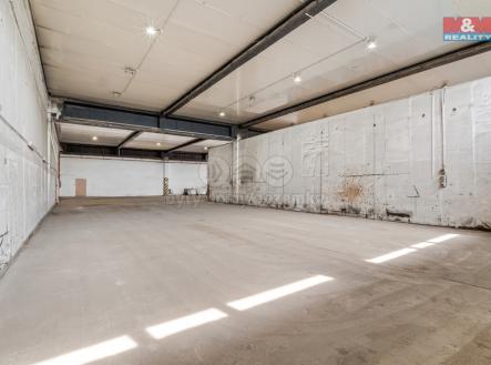 Pronájem skladovací prostor, 890 m²