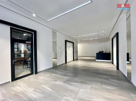 Pronájem obchodní prostor, 275 m²
