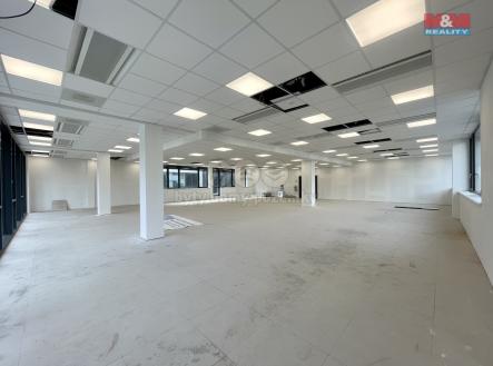 Pronájem obchodní prostor, 275 m²