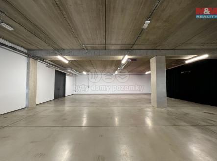 Pronájem skladovací prostor, 829 m²