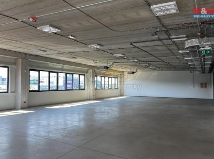 Pronájem skladovací prostor, 829 m²