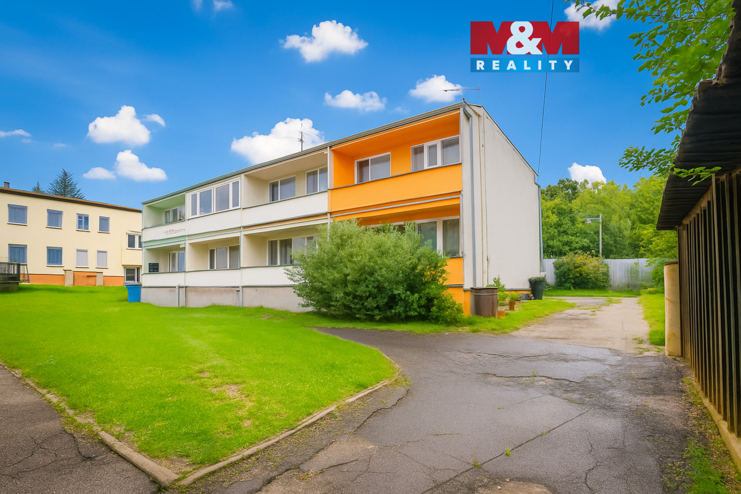 RADOVY DUM BENESOV nebe.jpg